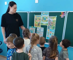 Тематическое занятие «Как прекрасен мир цветной, разноцветный шар земной!».